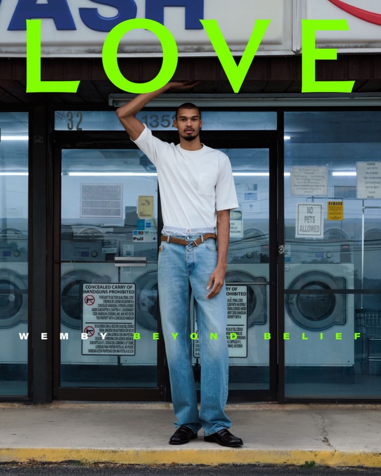 九游娱乐-造型如何?文班为时尚摄影杂志《LOVE Magazine》拍摄写真