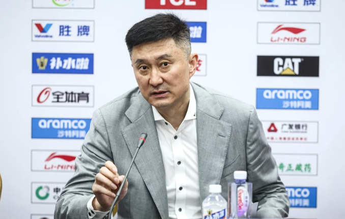 九游娱乐app-赢一场就飘了？杜锋又玩阴阳怪气，采访暗戳赵睿周琦或内涵许利民